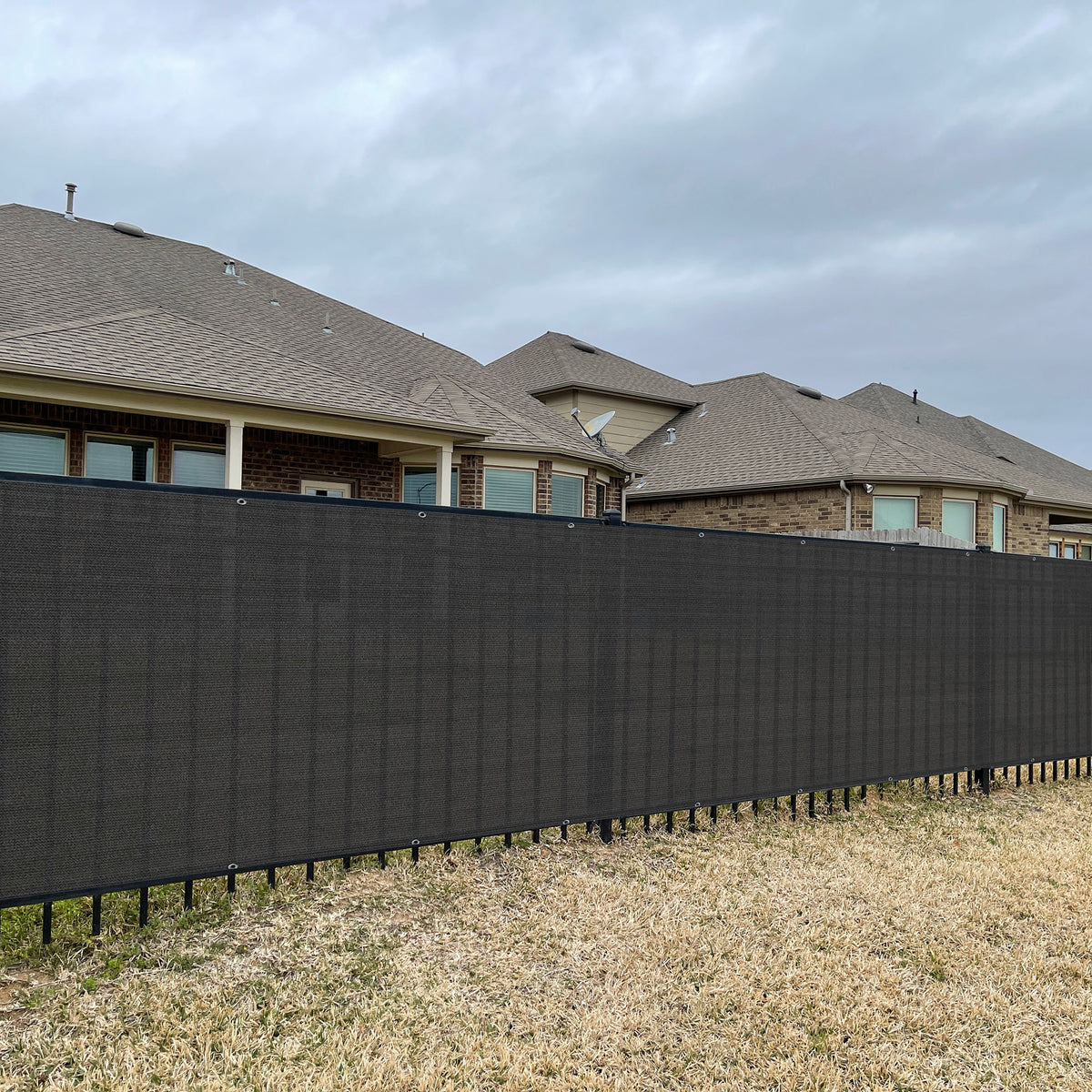 Black 2 ft HDPE privacy screen fabric and edge detail